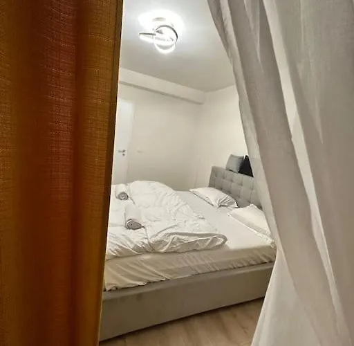 Ultracentral Luxury Apartament *