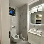 Ultracentral Luxury Apartament *